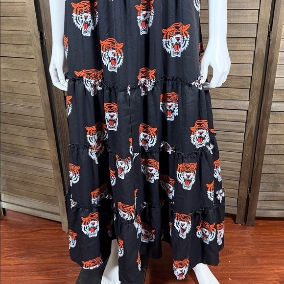 Lala. Black Tiger Print Smocked Maxi Dress Puff Sleeve Tiered Size Large - Picture 4 of 7